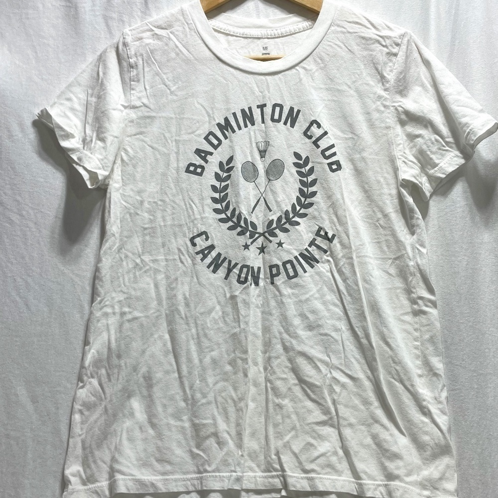 ME TO WE WHITE COTTON BADMITTON CLUB PRINT T MINT COND. SZ S